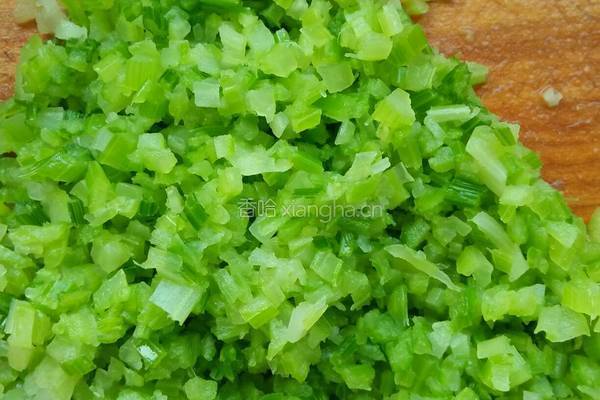 芹菜猪肉饺子馅的做法图解4