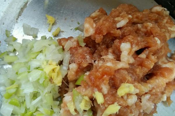 芹菜猪肉饺子馅的做法图解5