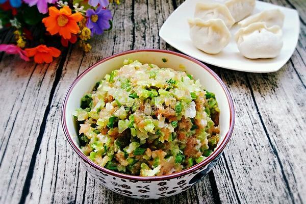 芹菜猪肉饺子馅的做法图解8