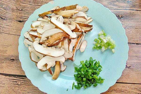 香菇炒牛肉的做法图解2