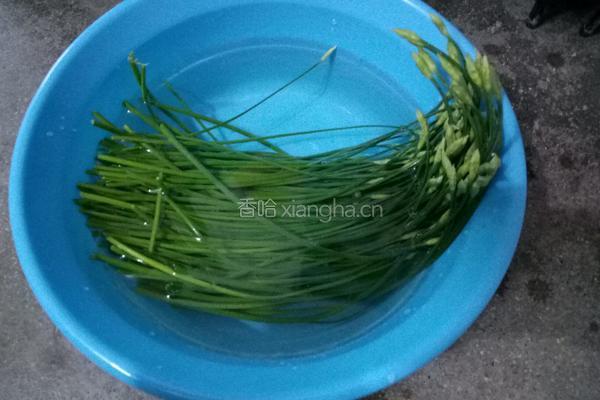 清炒韭菜花的做法图解1