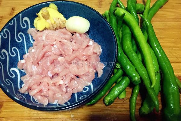 辣椒肉丝的做法图解1