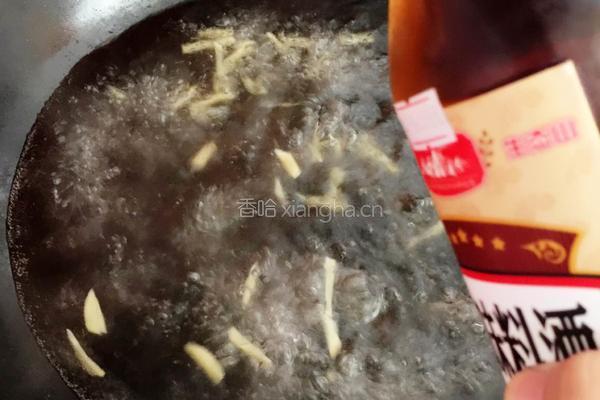 鲜美竹笋鸭肉煲的做法图解5