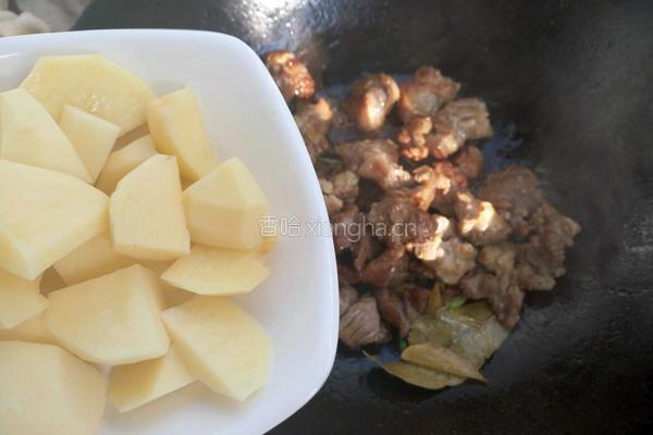 红烧土豆焖羊肉的做法图解10