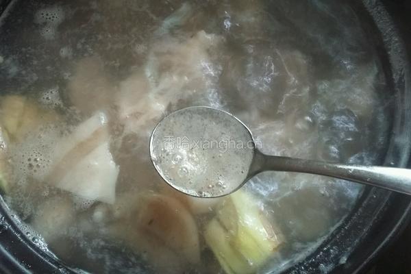 排骨莲藕山药汤的做法图解6