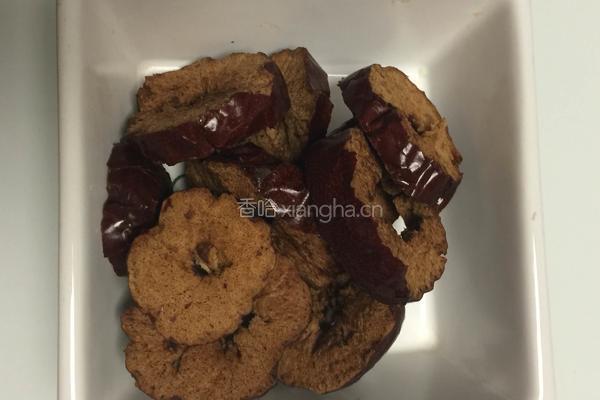 桂圆红枣枸杞茶的做法图解1