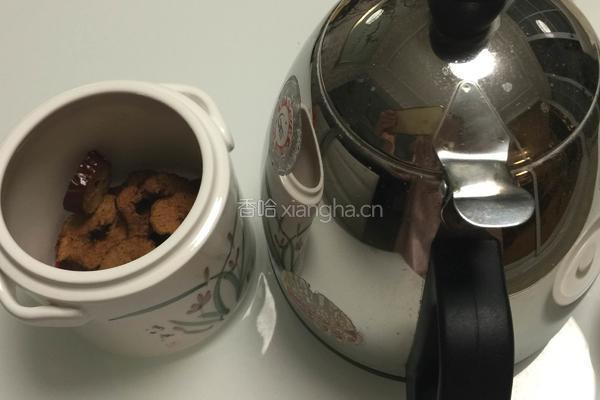 桂圆红枣枸杞茶的做法图解5