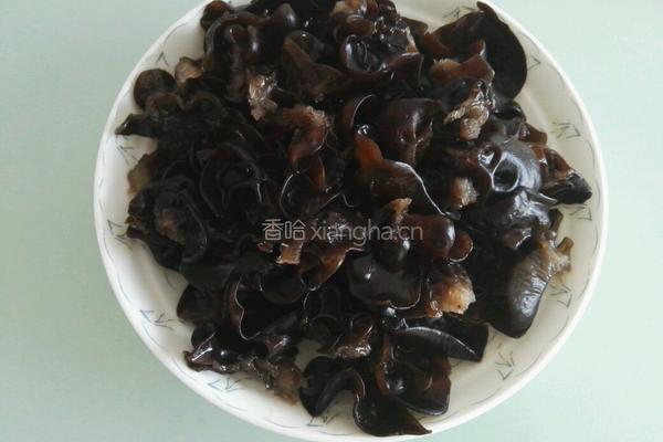 洋葱木耳的做法图解1