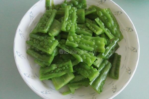 凤梨苦瓜的做法图解2