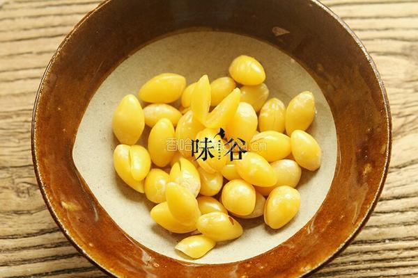 白果炖鸡的做法图解5