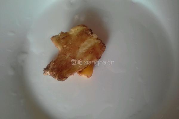黑豆骨头汤的做法图解1