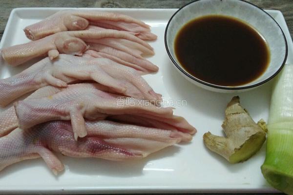 鲍汁鸭掌的做法图解1