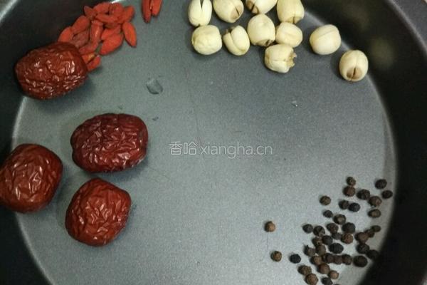 简易猪肚鸡汤的做法图解1