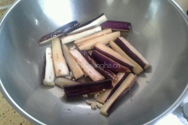 炒茄条的做法图解2