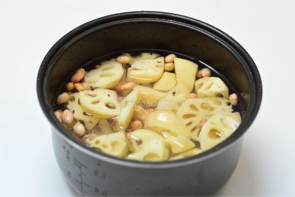 花生凤爪汤的做法图解4