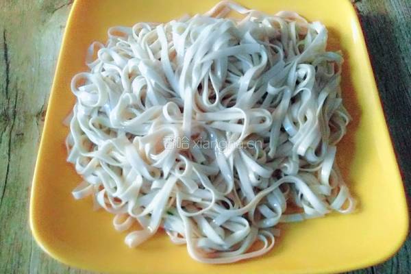 片片鱼葱油面的做法图解4