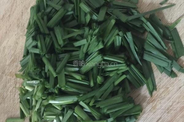 韭菜鸡蛋虾仁饺子馅的做法图解6