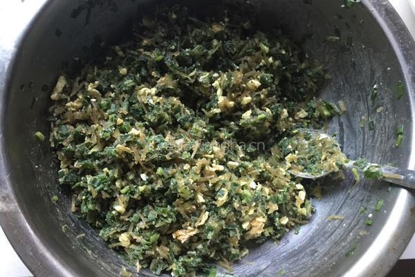 韭菜鸡蛋虾仁饺子馅的做法图解7