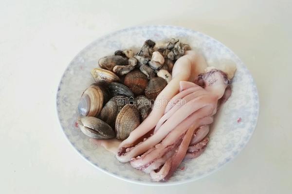 海鲜焖面的做法图解1