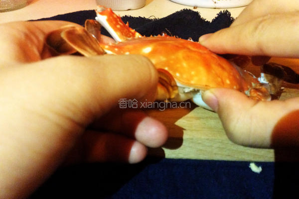 如何不用工具吃螃蟹的做法图解4