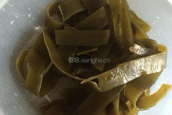 海带猪骨汤的做法图解2