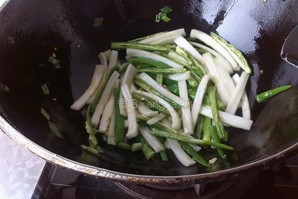 白菜炒香肠的做法图解4