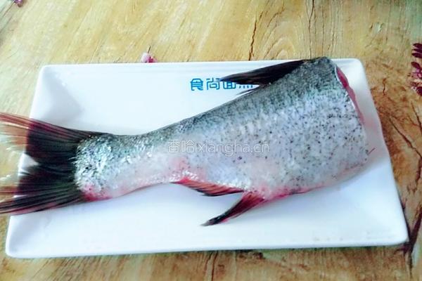 鲢鱼烧豆腐的做法图解1