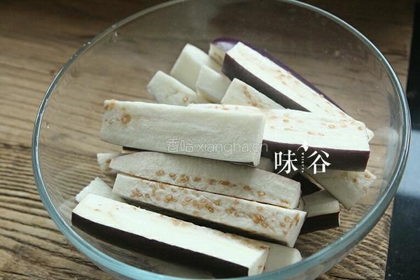 咸鱼茄瓜煲的做法图解2