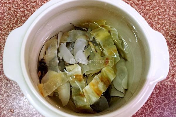 海底椰花胶乌鸡汤的做法图解4