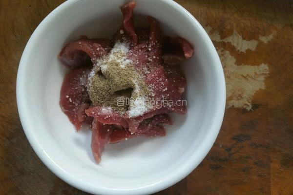 牛肉炒芦笋的做法图解3