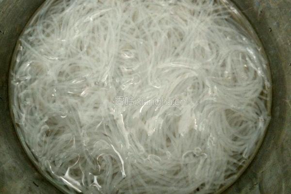 蒜蓉粉丝蒸带子的做法图解2