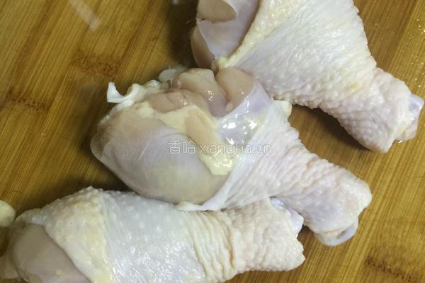嫩滑香菇蒸鸡腿肉的做法图解1