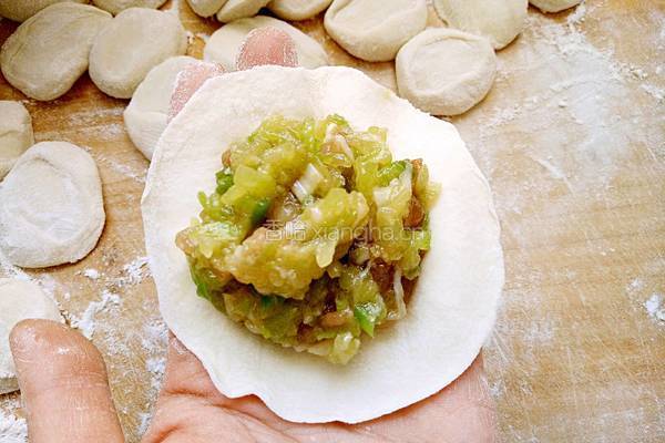 绿萝卜猪肉大馅水饺的做法图解17