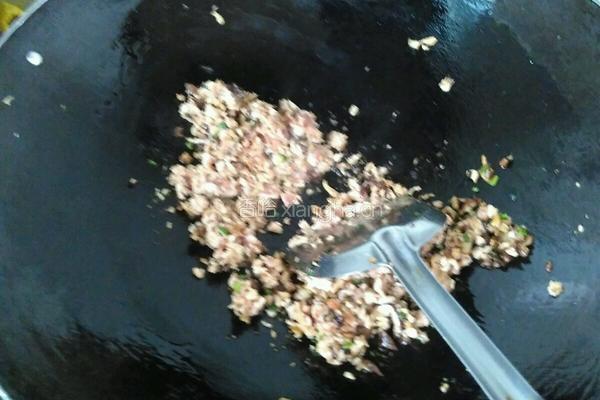香菇焖肉酱的做法图解5
