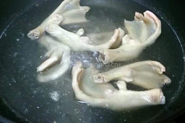 冬菇扒鸭掌的做法图解5