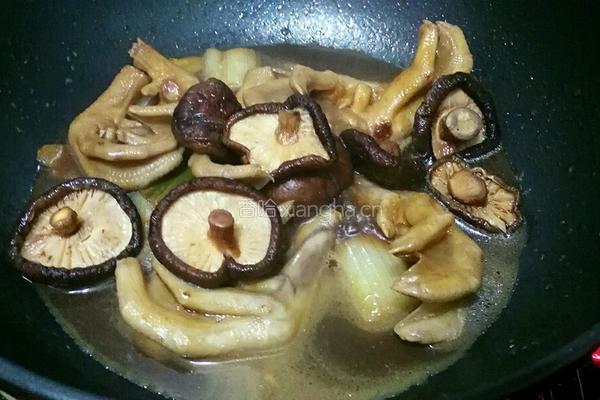 冬菇扒鸭掌的做法图解9