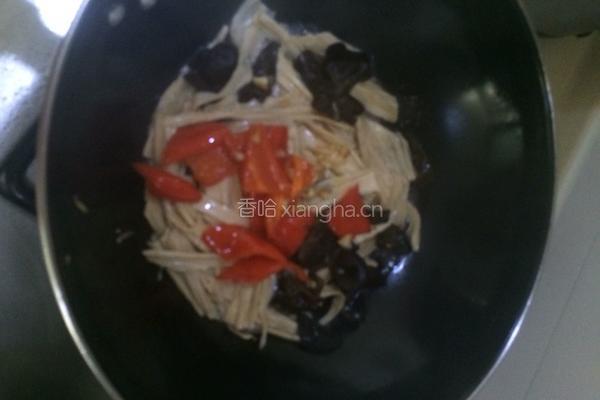 木耳炒腐竹。的做法图解13