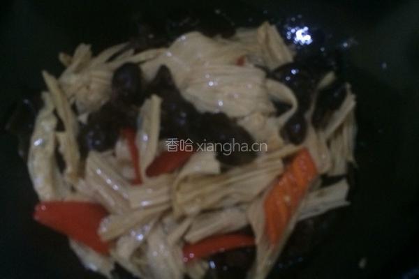 木耳炒腐竹。的做法图解14