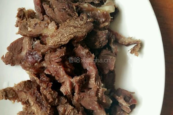 香辣高笋炒腊牛肉的做法图解1