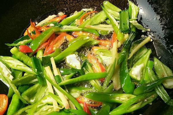 香辣高笋炒腊牛肉的做法图解4