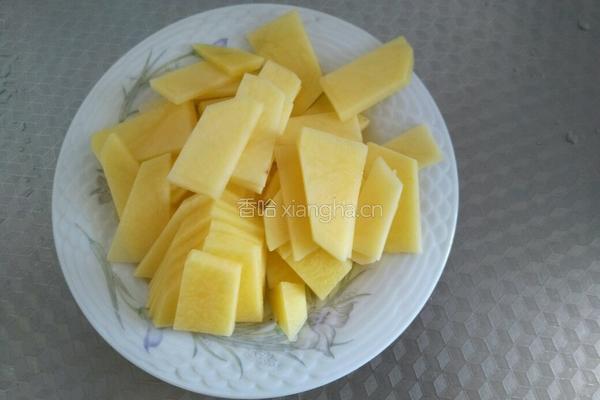 红蘑炒土豆片的做法图解1