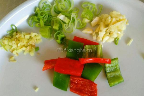 红蘑炒土豆片的做法图解3