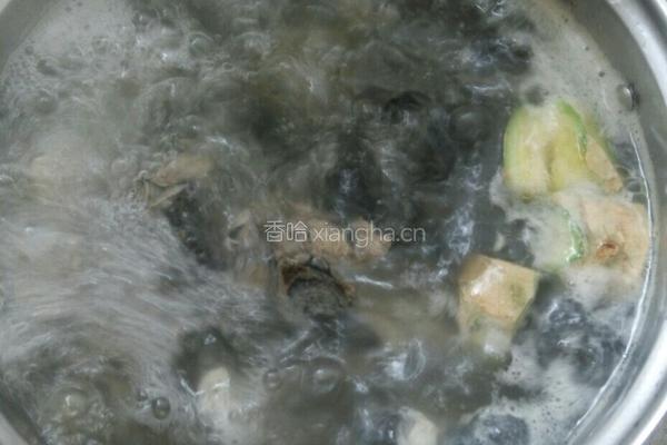 排骨花胶乌鸡汤的做法图解10