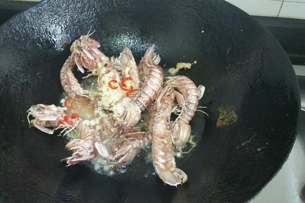 椒盐濑尿虾的做法图解5