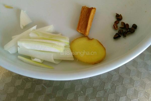 羊肉炖酸菜的做法图解3