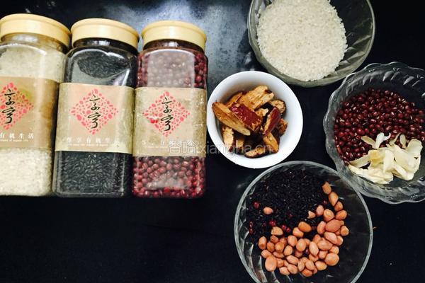 黑米红豆粥的做法图解1