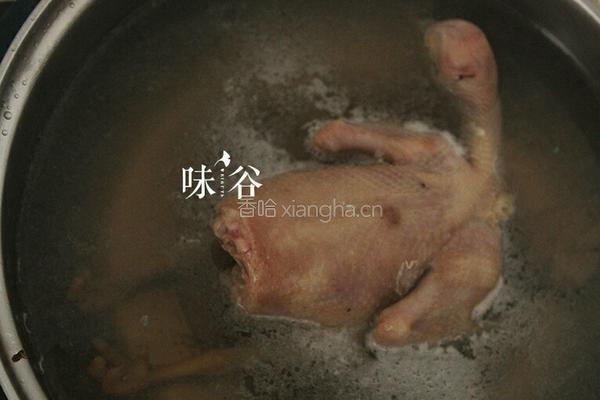 白莲茶树菇乳鸽汤的做法图解5