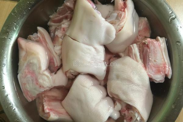 黄豆炖猪手的做法图解2