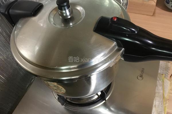 黄豆炖猪手的做法图解10