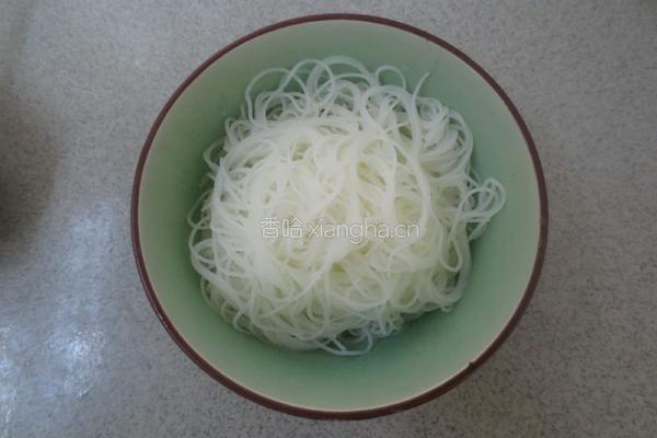 肉炒粉丝的做法图解1